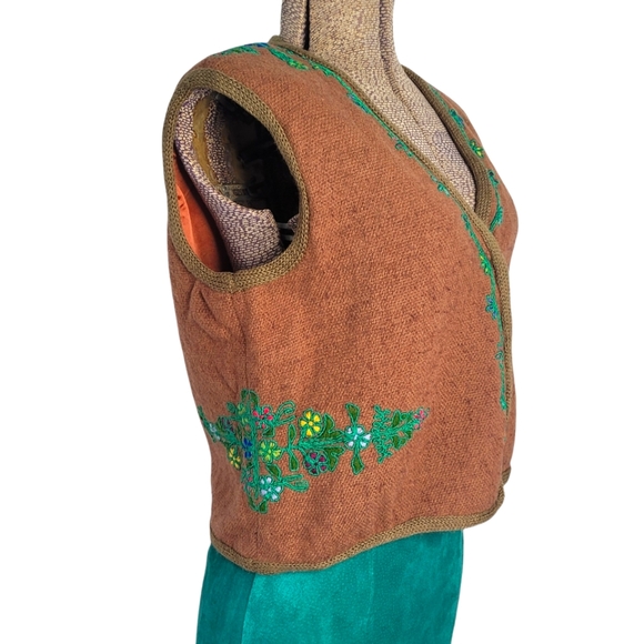 Vintage brown wool vest with embroidery - Picture 5 of 16